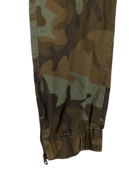 [M] Levi's Camo Print Joggers