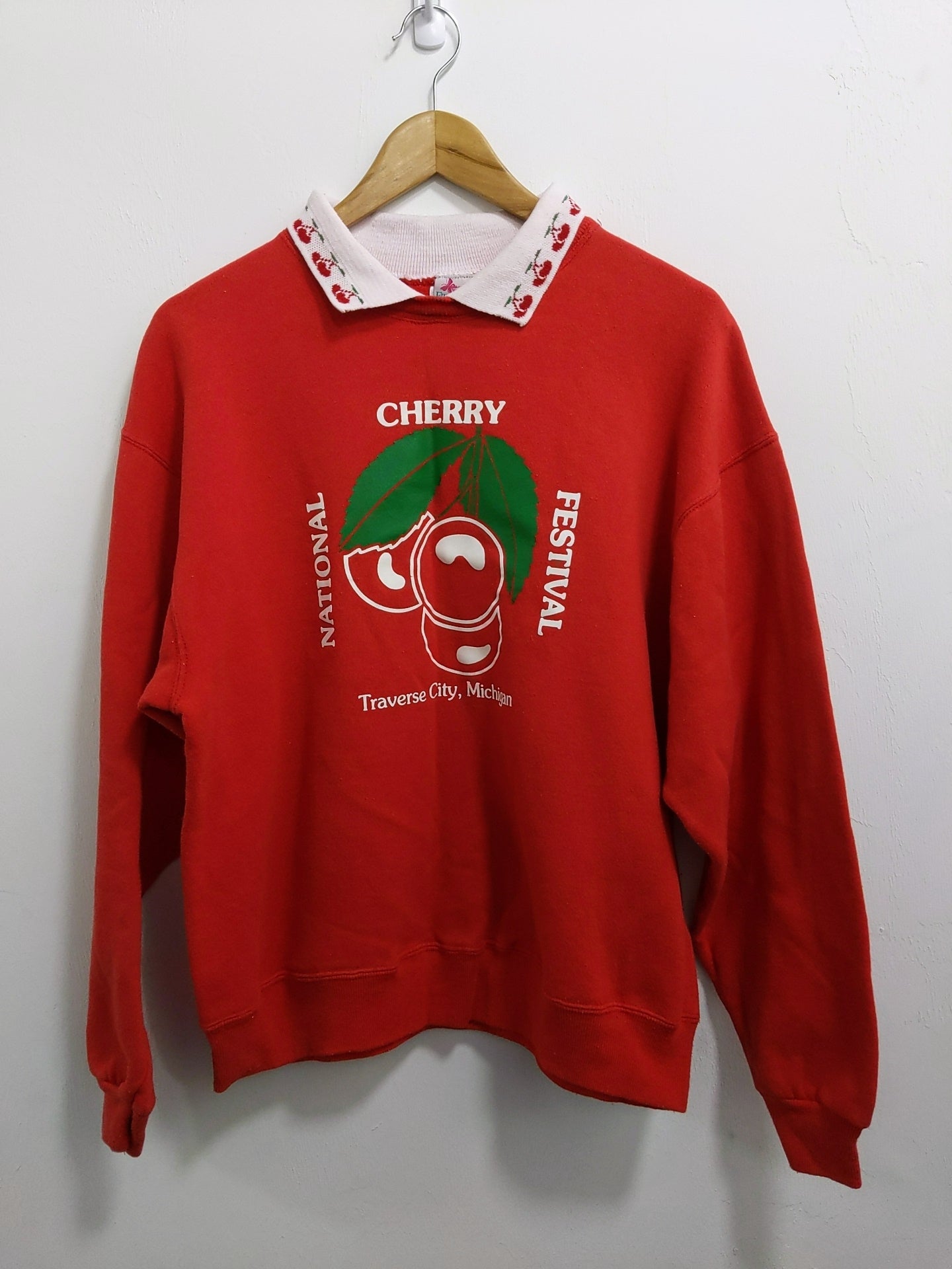 [L] Vintage Cherry Festival Pullover Sweatshirt